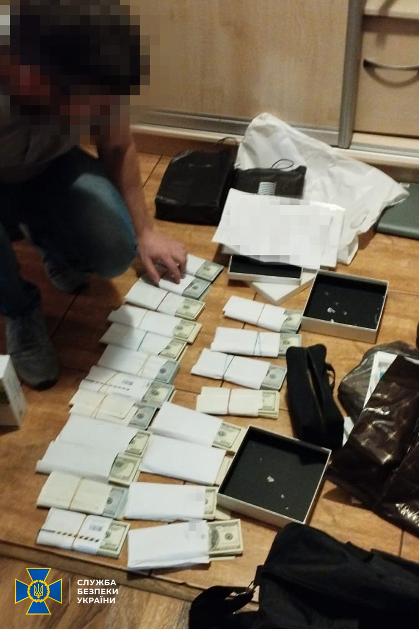 Топ-посадовців Запорізької області підозрюють у привласненні гумдопомоги: провели обшуки у міськраді та ОВА 1
