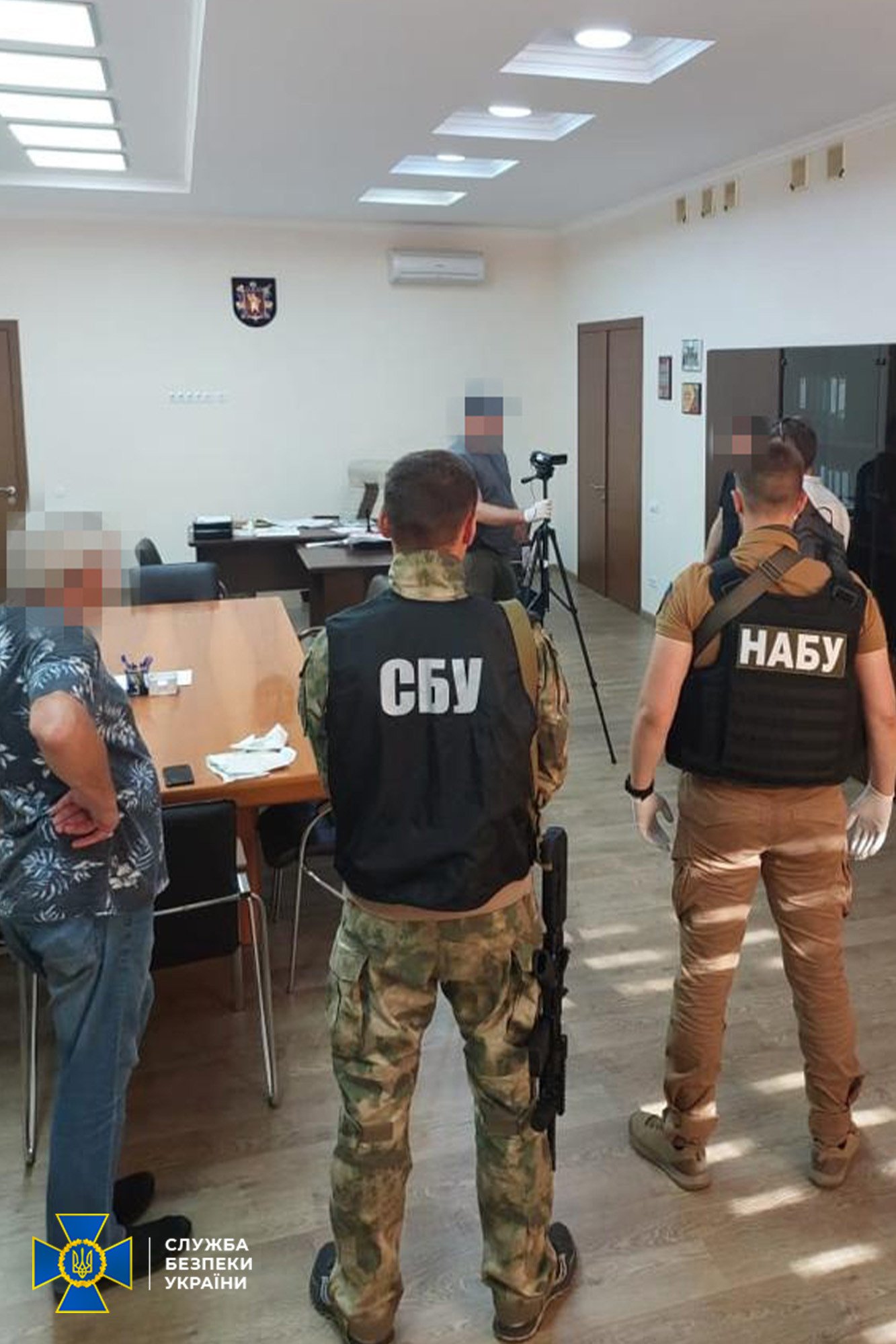 Топ-посадовців Запорізької області підозрюють у привласненні гумдопомоги: провели обшуки у міськраді та ОВА 5