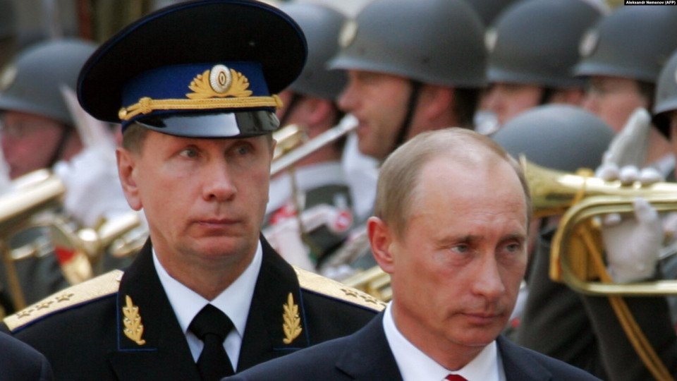 Золотов завжди позаду Путіна  Золотов завжди позаду Путіна