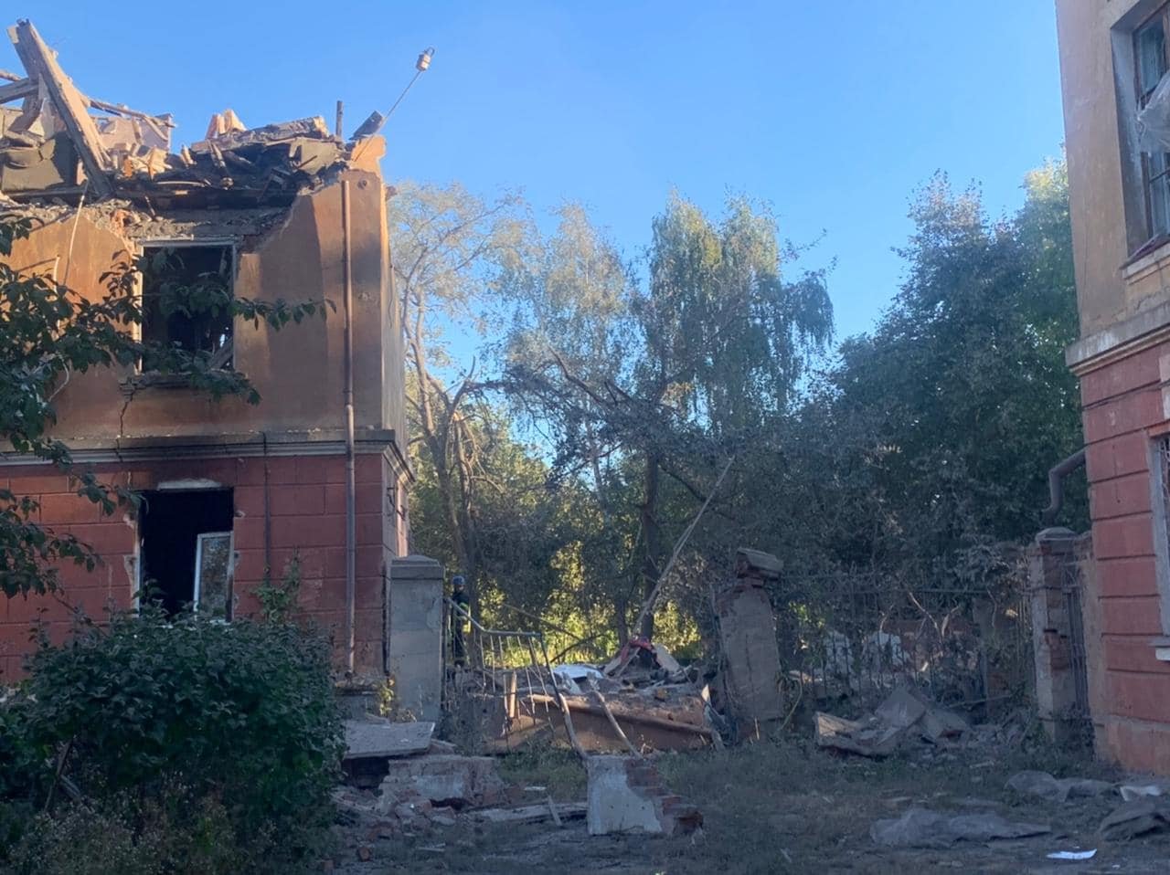 Наслідки обстрілів багатоповерхівок. Джерело - Вадим Лях