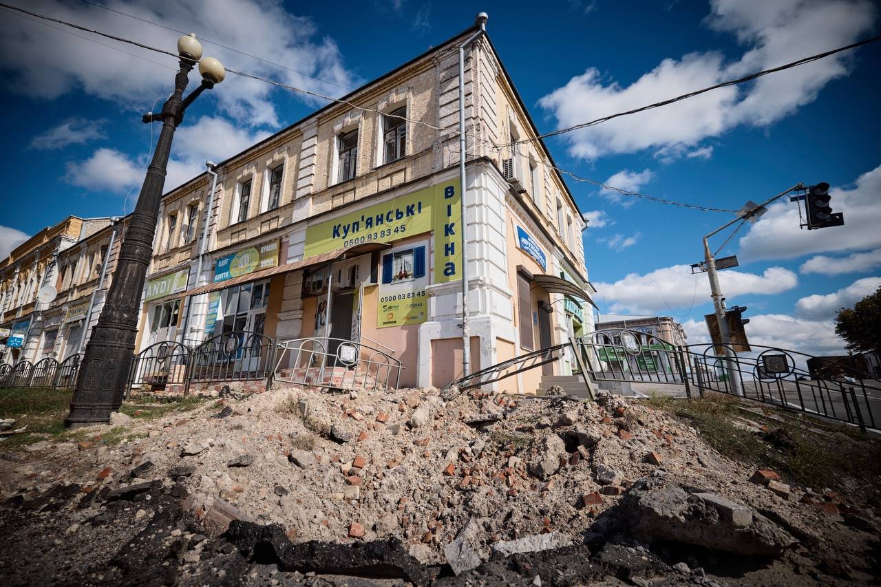 «Разруха, упадок, боль во всём»: Зеленский опубликовал фото из освобождённого Купянска 8
