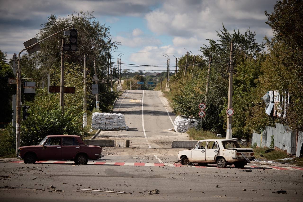 «Разруха, упадок, боль во всём»: Зеленский опубликовал фото из освобождённого Купянска 5