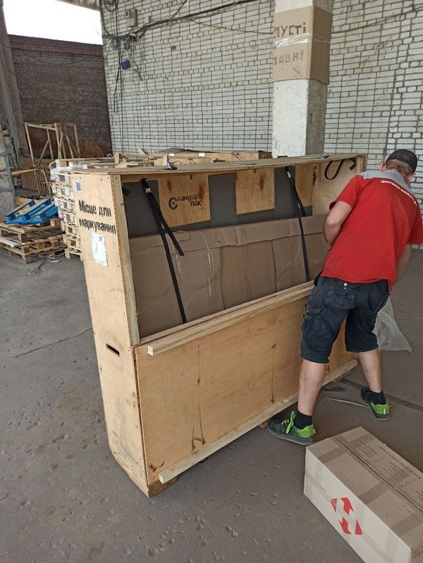 Компанія виконує роботи за свій рахунок або залучає до цього співробітників на волонтерських засадах Компанія виконує роботи за свій рахунок або залучає до цього співробітників на волонтерських засадах