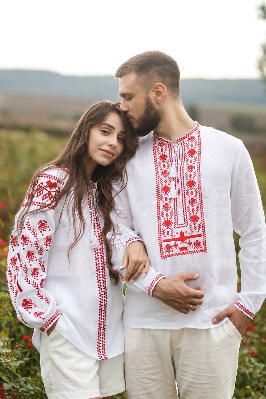 Во Львове создают вышиванки с уникальным узором изображения беспилотника Bayraktar 1