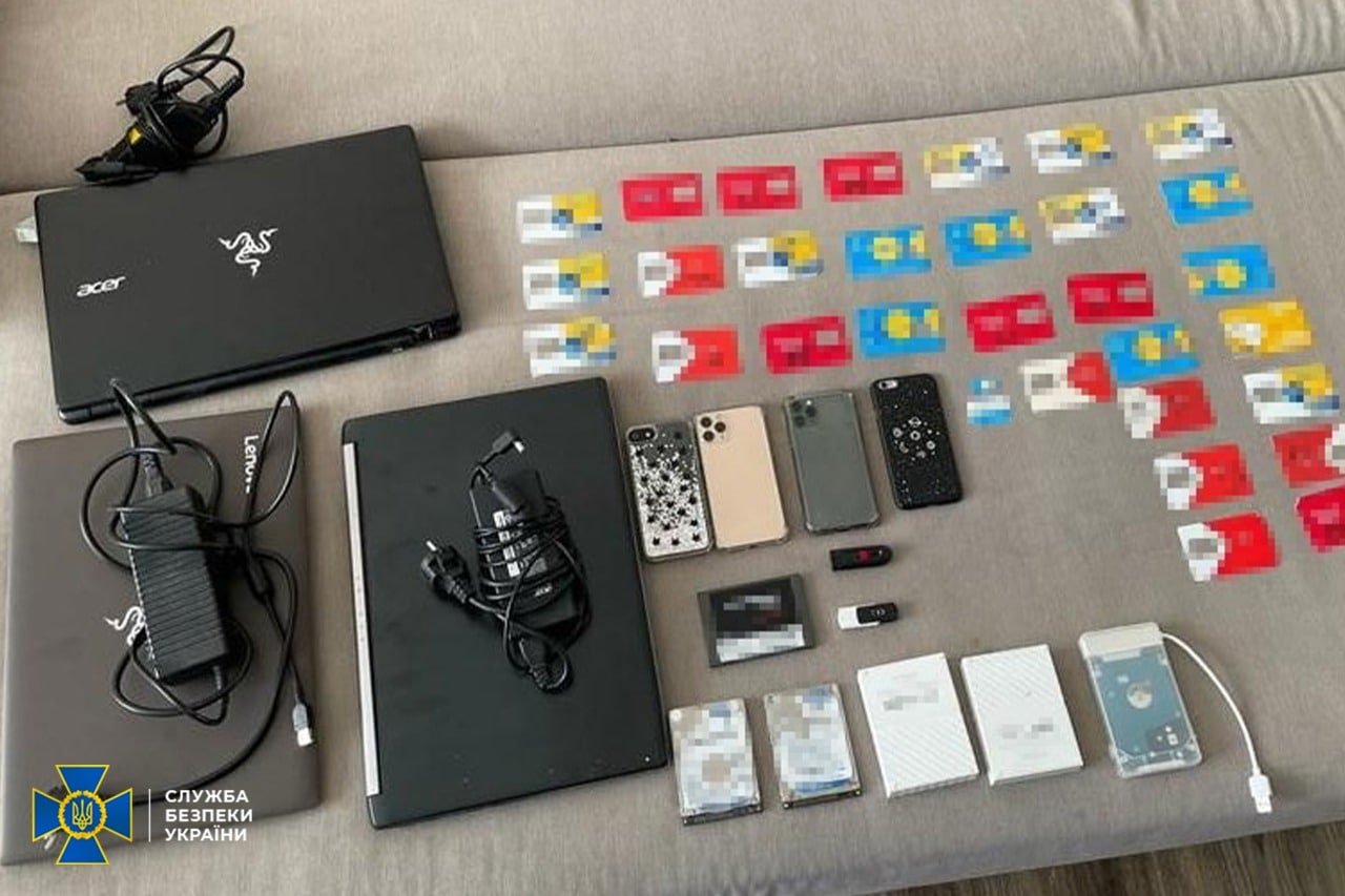 Знайшли під час обшуків у зрадників