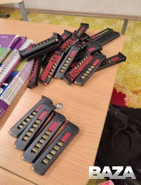 Фото написів на обоймах