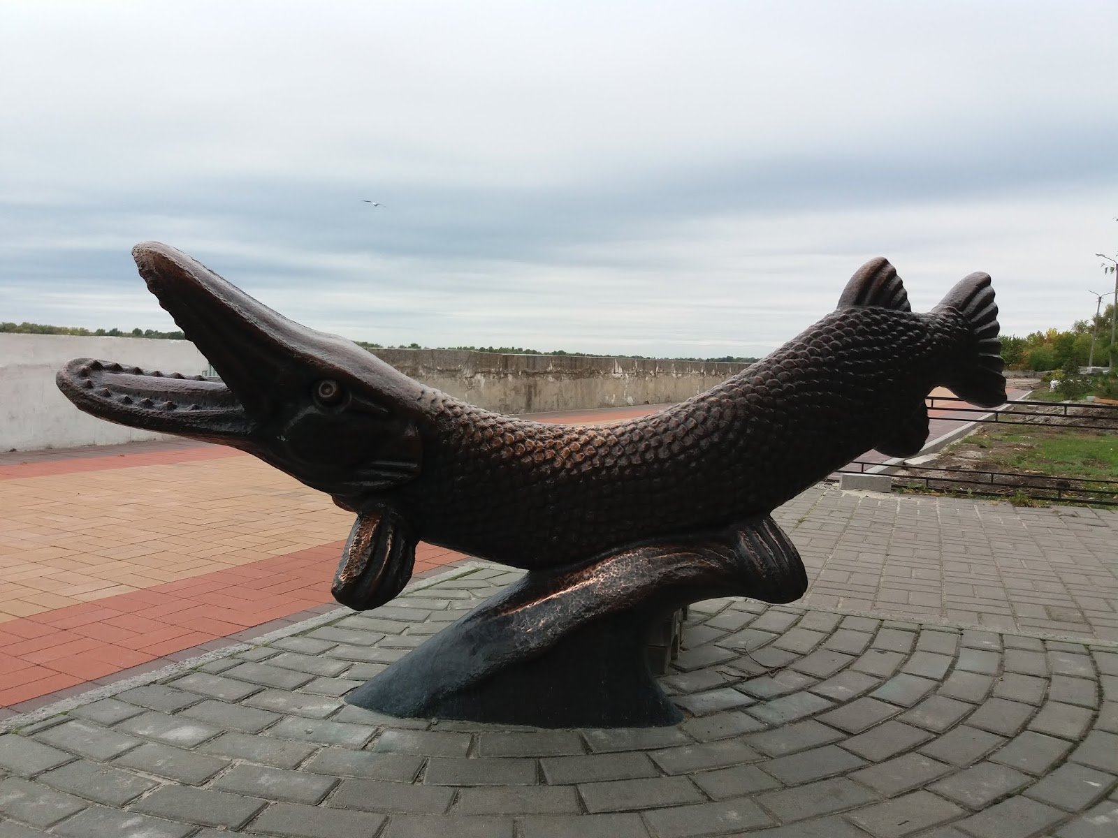 Пам'ятник «Щука з Кременчука» візитівка ти символ міста.