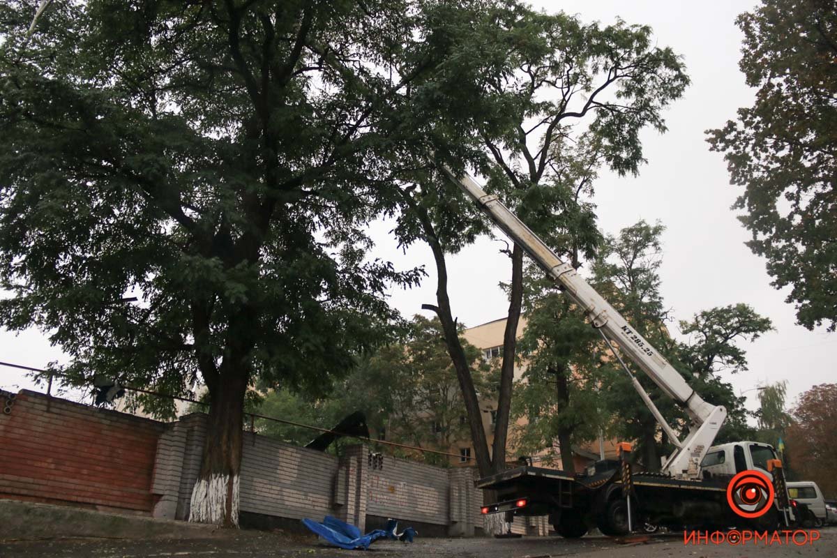 Розбирають завали