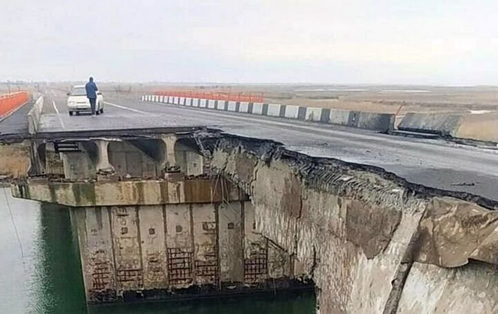 Тільки пішки, по одному Тільки пішки, по одному