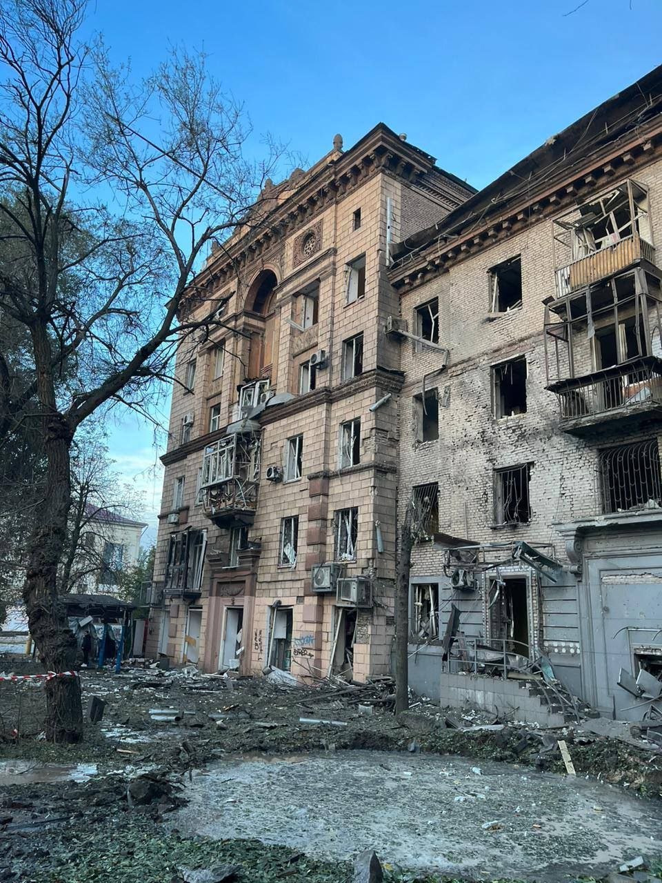 Наслідки ракетної атаки окупантів