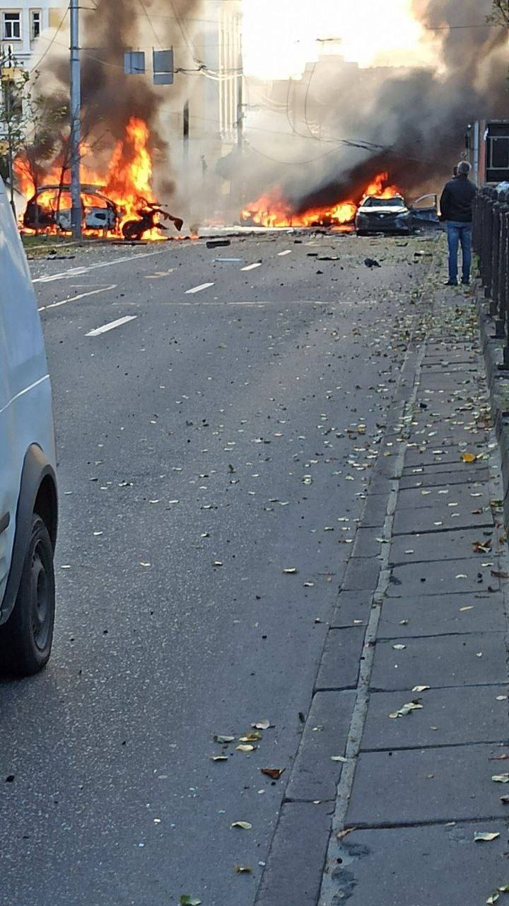 Палають автівки