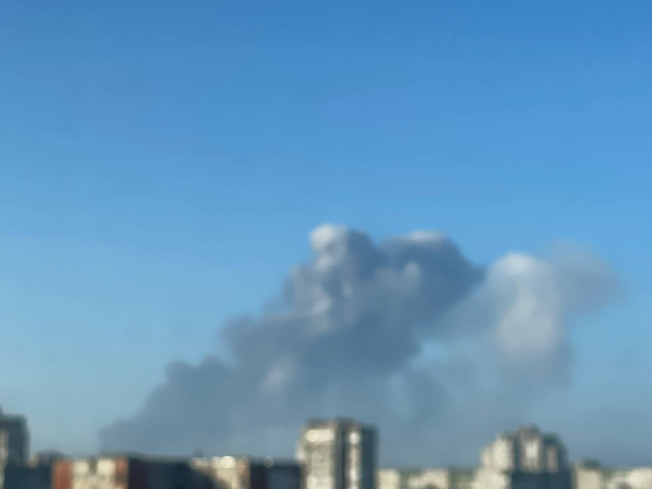 Дим над Львовом після ракетного удару