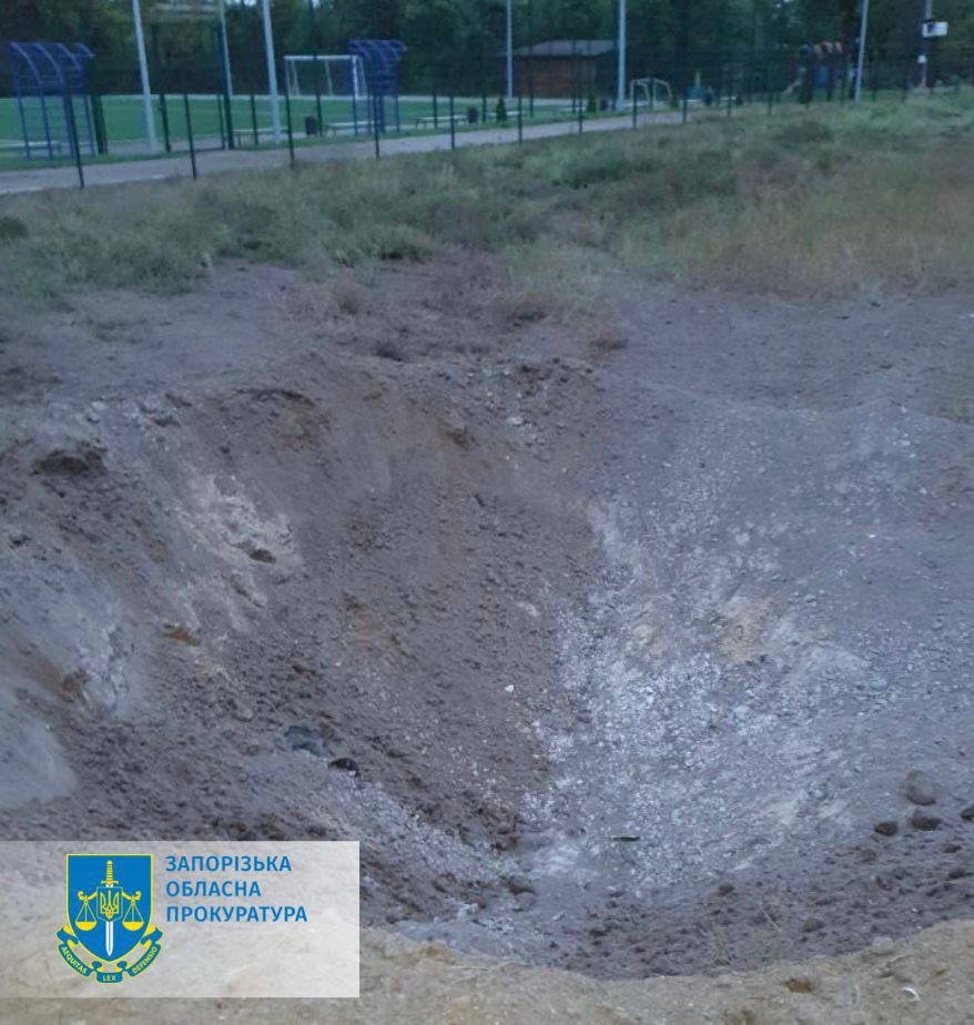 Вирва, яка утворилася від удару ракетою