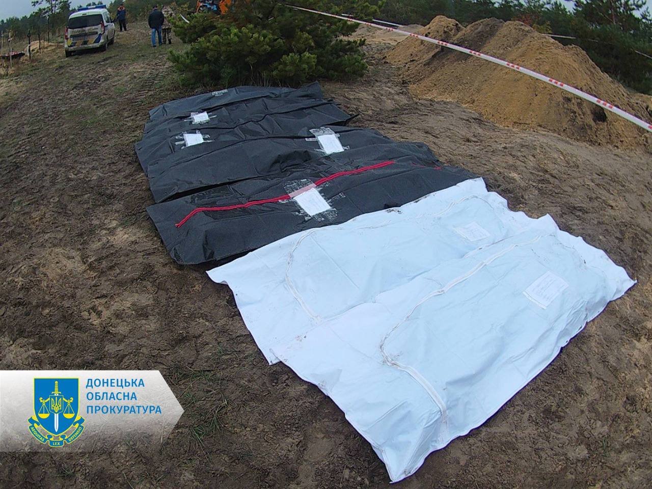 У деокупованих Святогірську та Лимані знайшли місця масових поховань: серед вбитих - тіло однорічного немовляти 4