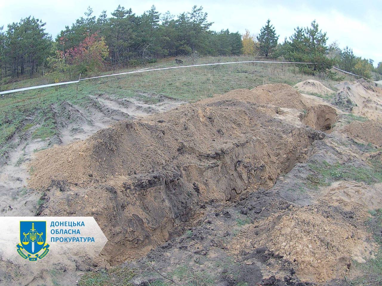 У деокупованих Святогірську та Лимані знайшли місця масових поховань: серед вбитих - тіло однорічного немовляти 5