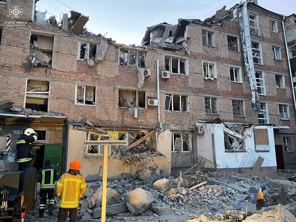 Будинок, куди поцілили російські окупанти