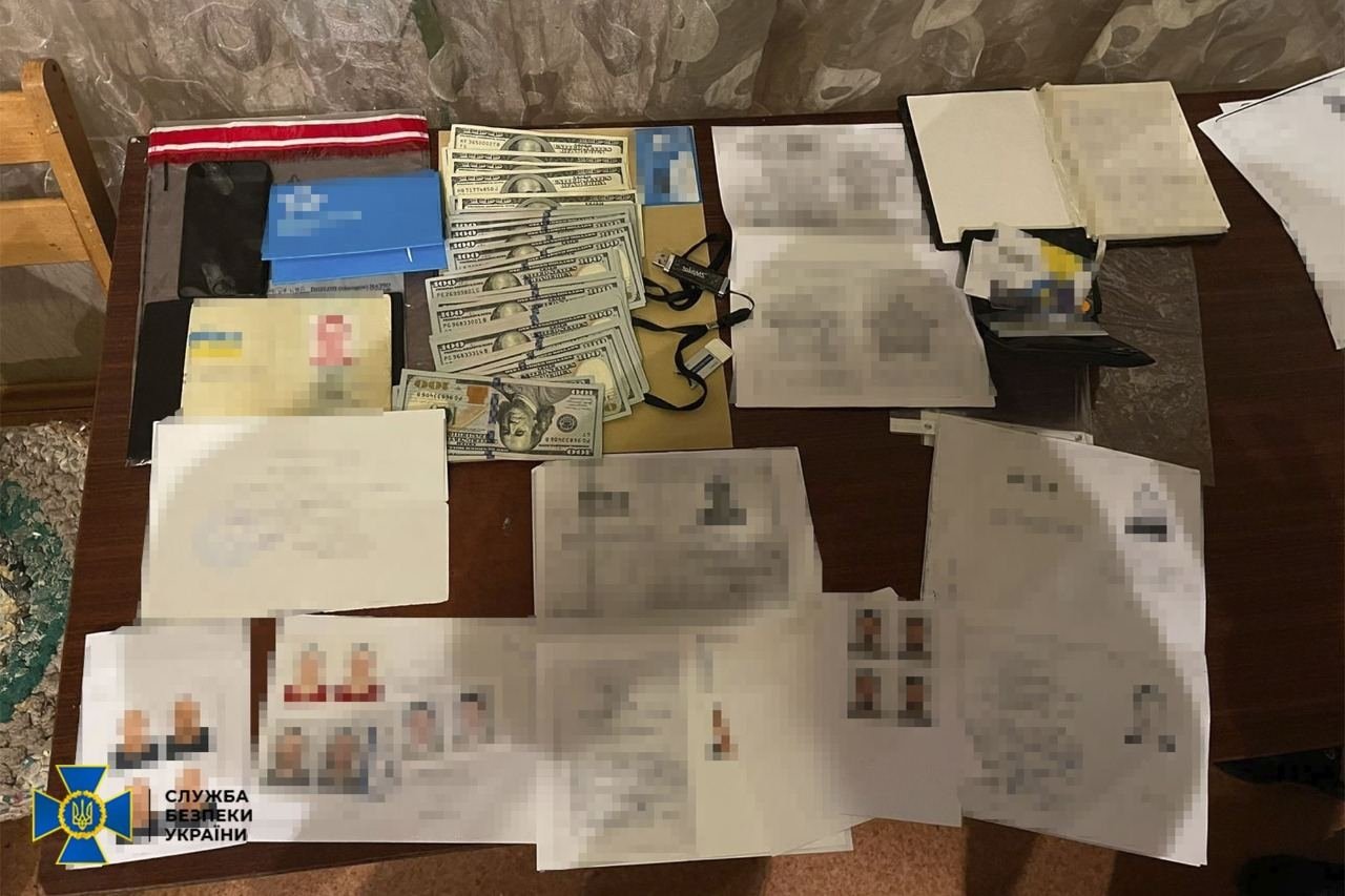 Не хотіли захищати Україну та тікали за кордон - СБУ 2