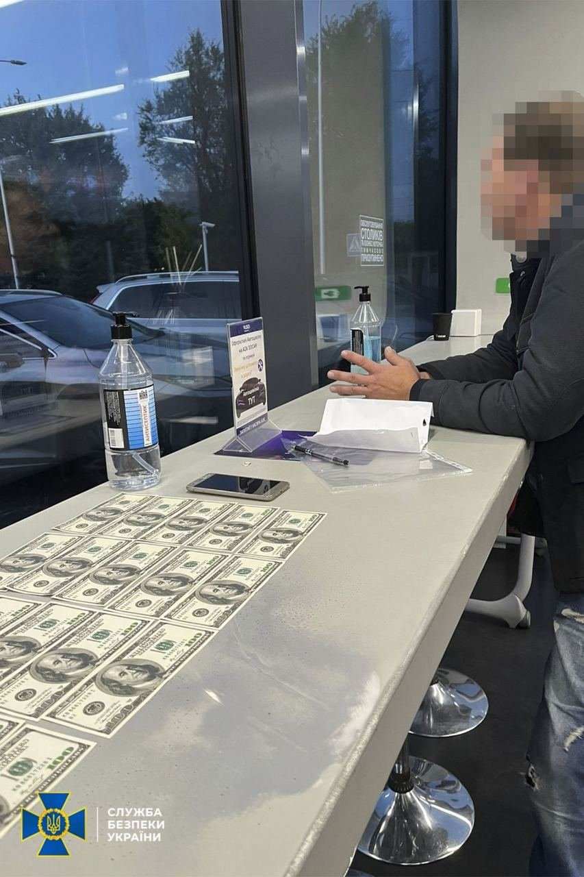 Не хотіли захищати Україну та тікали за кордон - СБУ 3