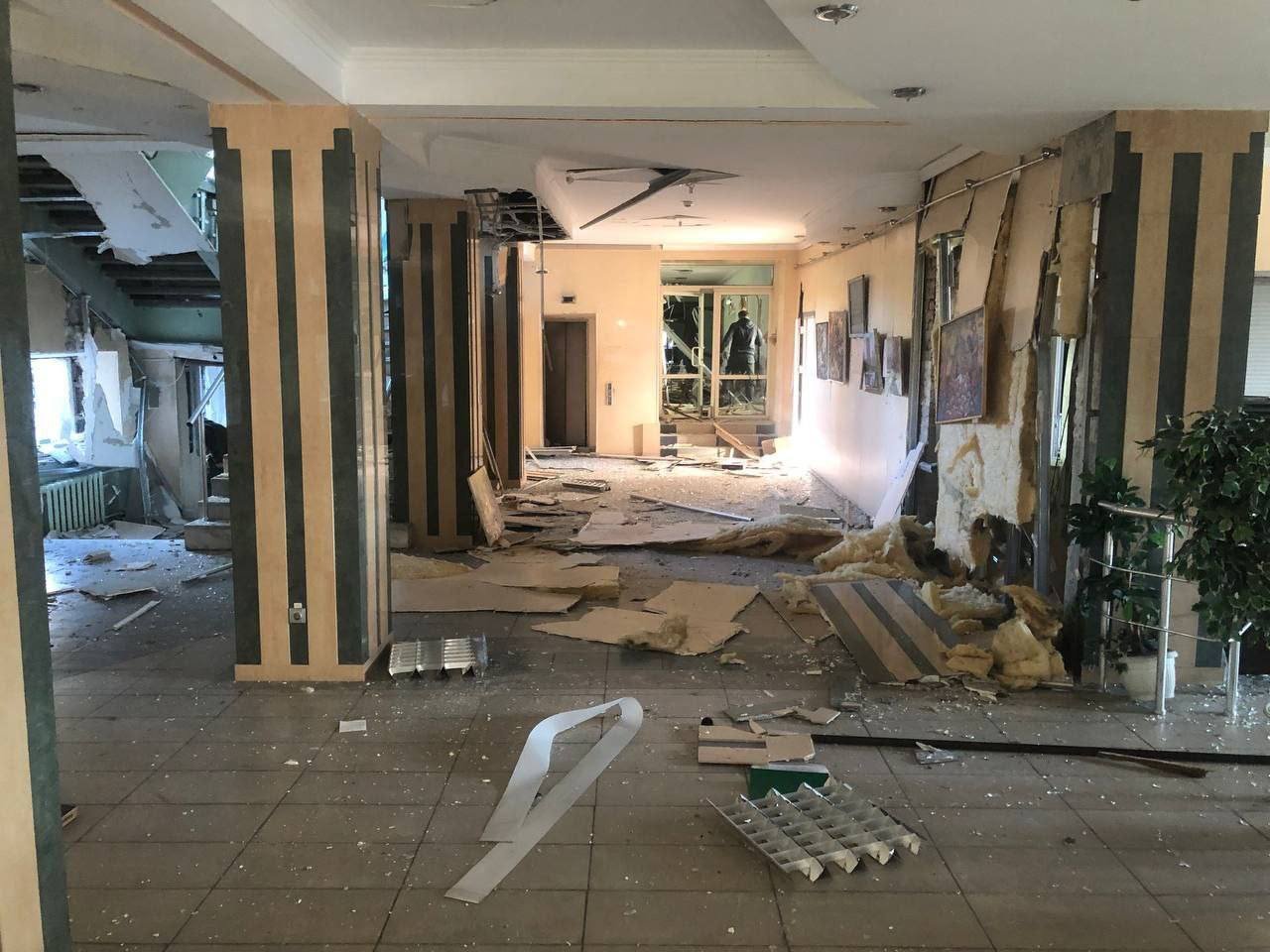 Наслідки вибуху в "мерії" Донецька. Фото з відкритих джерел