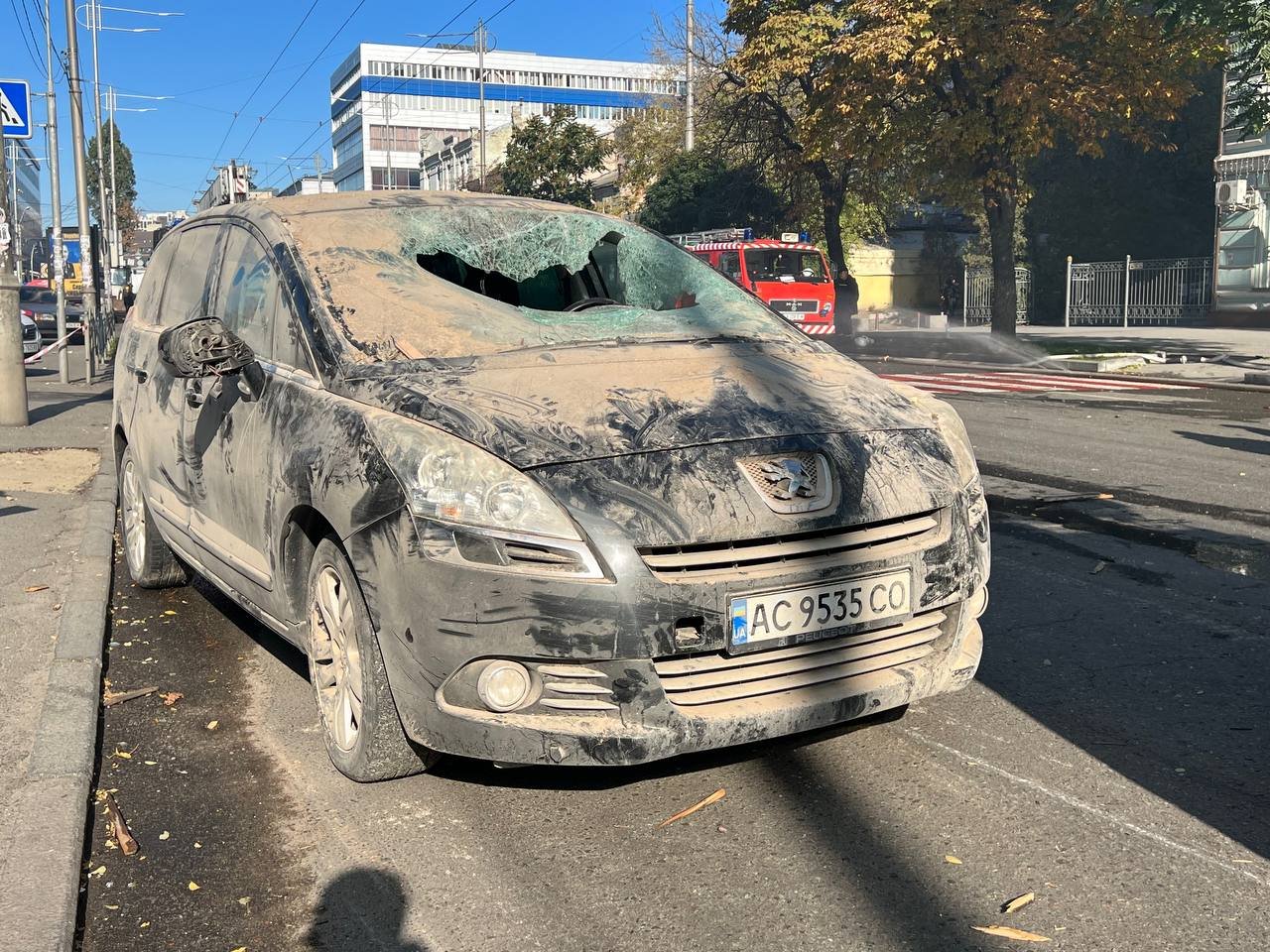 Наслідки удару по житловому будинку в Києві. Фото - Кирило Тимошенко