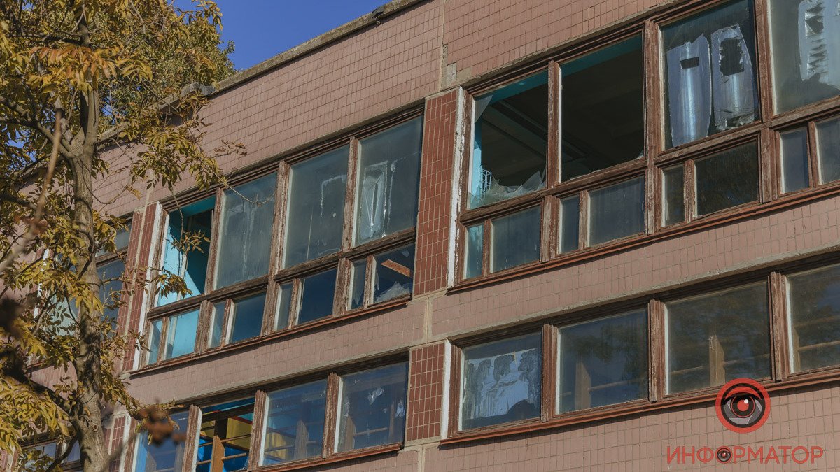 В результате атаки по городу пострадала одна из школ