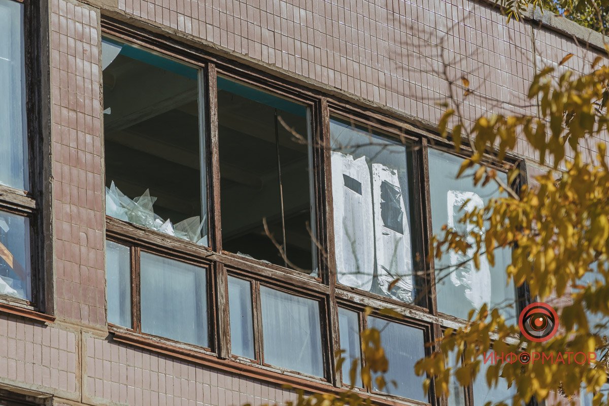В школе выбило 34 окна
