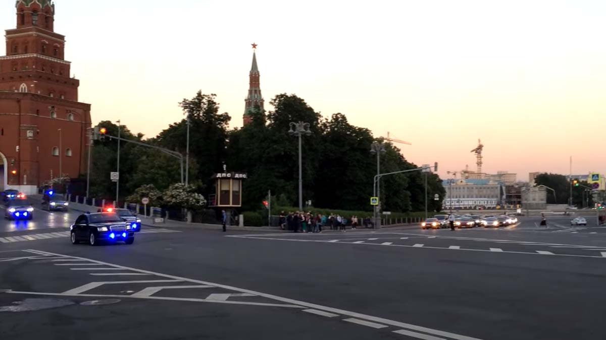 Британські ЗМІ писали, що на кортеж путіна було здійснено напад Британські ЗМІ писали, що на кортеж путіна було здійснено напад