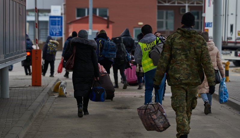 Після закінчення війни багато чоловіків поїдуть за кордон, щоб з’єднатися зі своїми родинами. Після закінчення війни багато чоловіків поїдуть за кордон, щоб з’єднатися зі своїми родинами.