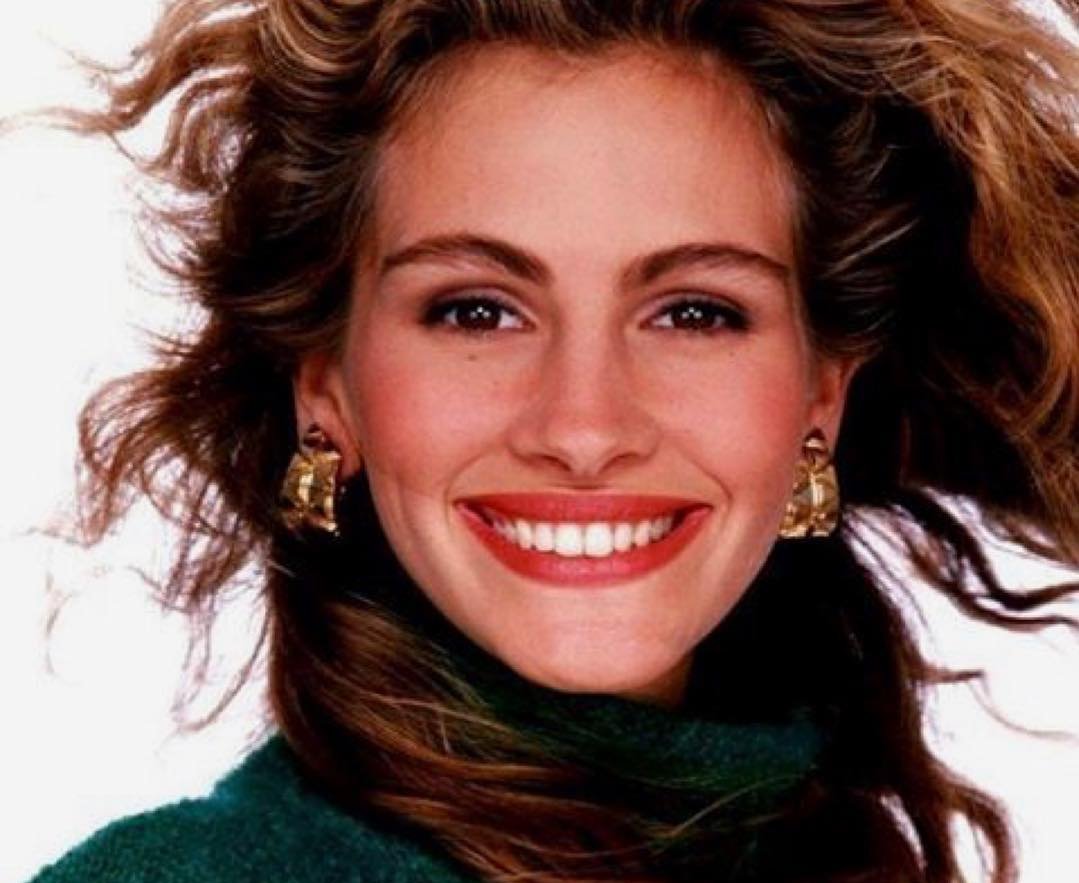 Джу́лія Фіо́на Ро́бертс — американська кіноакторка та продюсерка