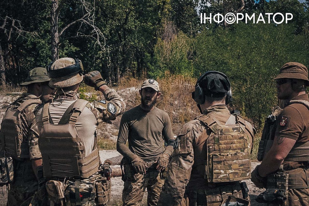 "Мені соромно, що та маса, яка називається моїм народом, псує українську землю своїми ногами, вбиває, гвалтує та грабує" "Мені соромно, що та маса, яка називається моїм народом, псує українську землю своїми ногами, вбиває, гвалтує та грабує"