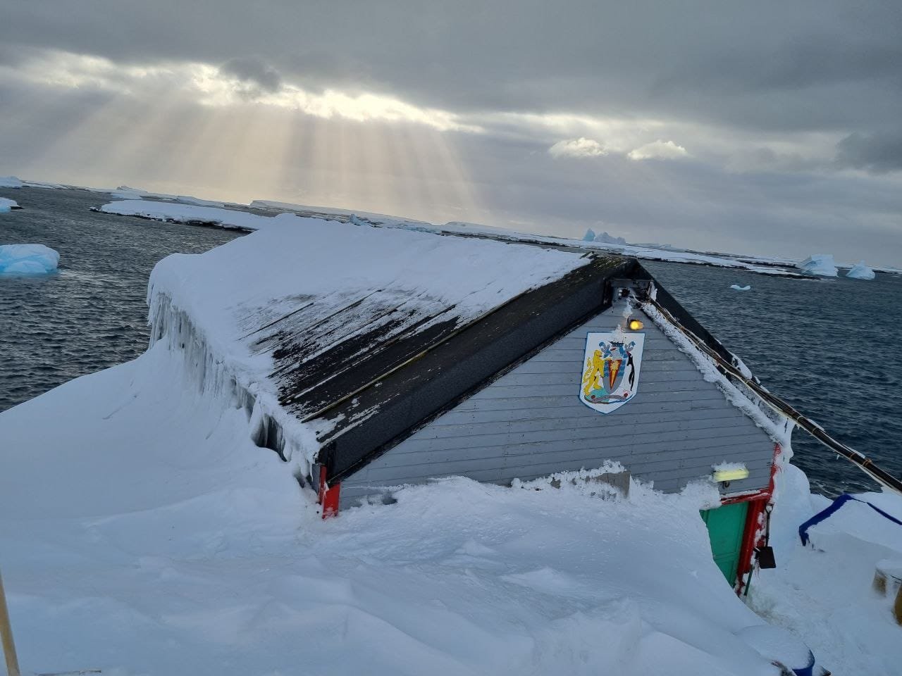 Станцию «Академик Вернадский» замело