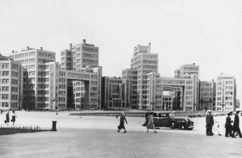 Архітектори: Сергій Серафімов та Самуїл Кравець і Марк Фелгер.Архівне фото: Getty Images, Харків 1935 р.