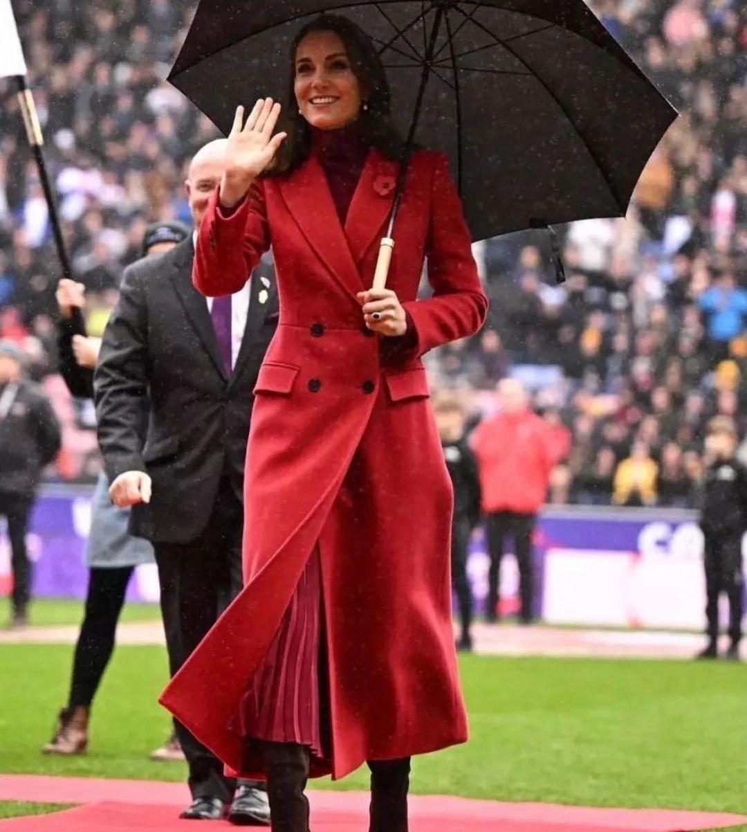 Кейт Миддлтон показала идеальный осенний образ 1