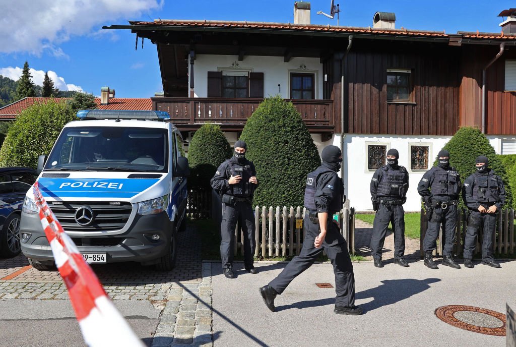 21 сентября 2022 года полиция провела обыск на вилле Алишера Усманова в Баварии.Фото: Getty Images.