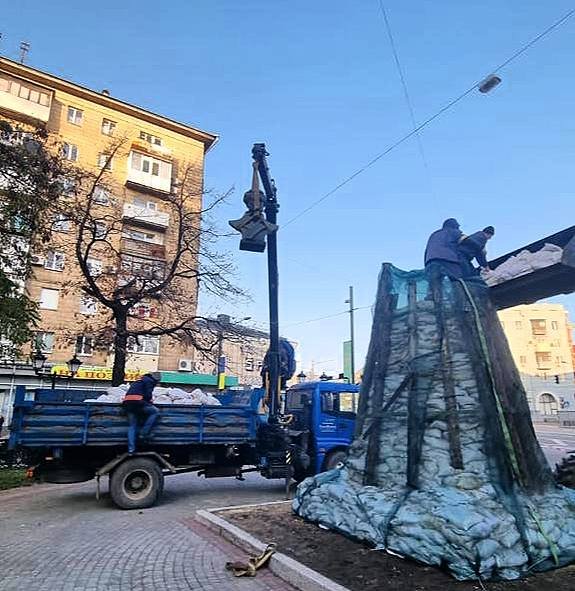 Демонтаж пам'ятника