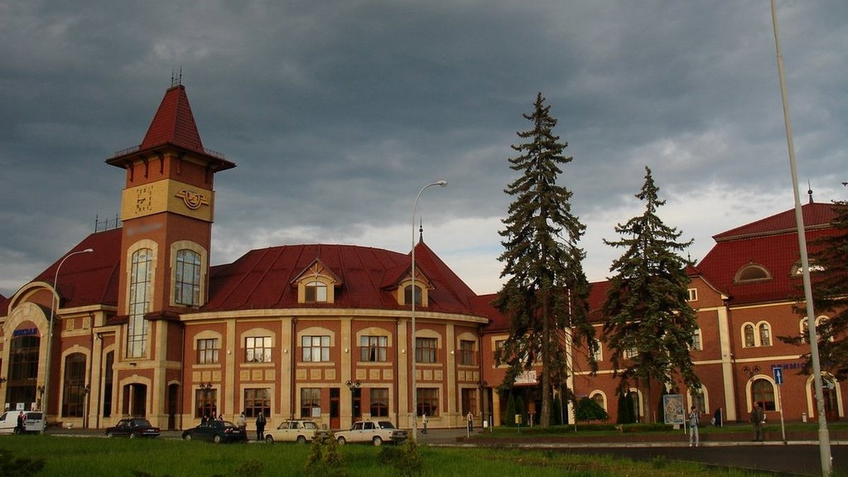 Залізничний вокзал Ужгорода