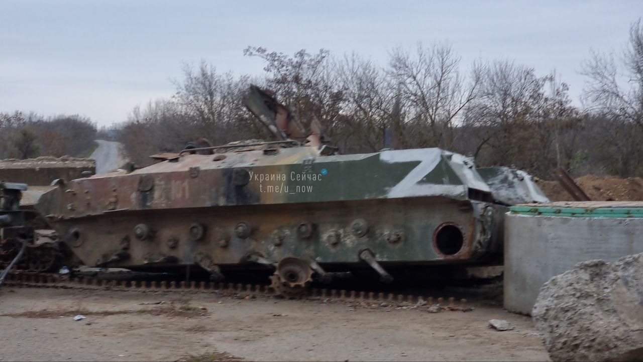 Блокпост з ворожої техніки