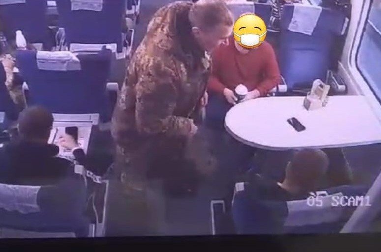 Скриншот с камер наблюдения в поезде