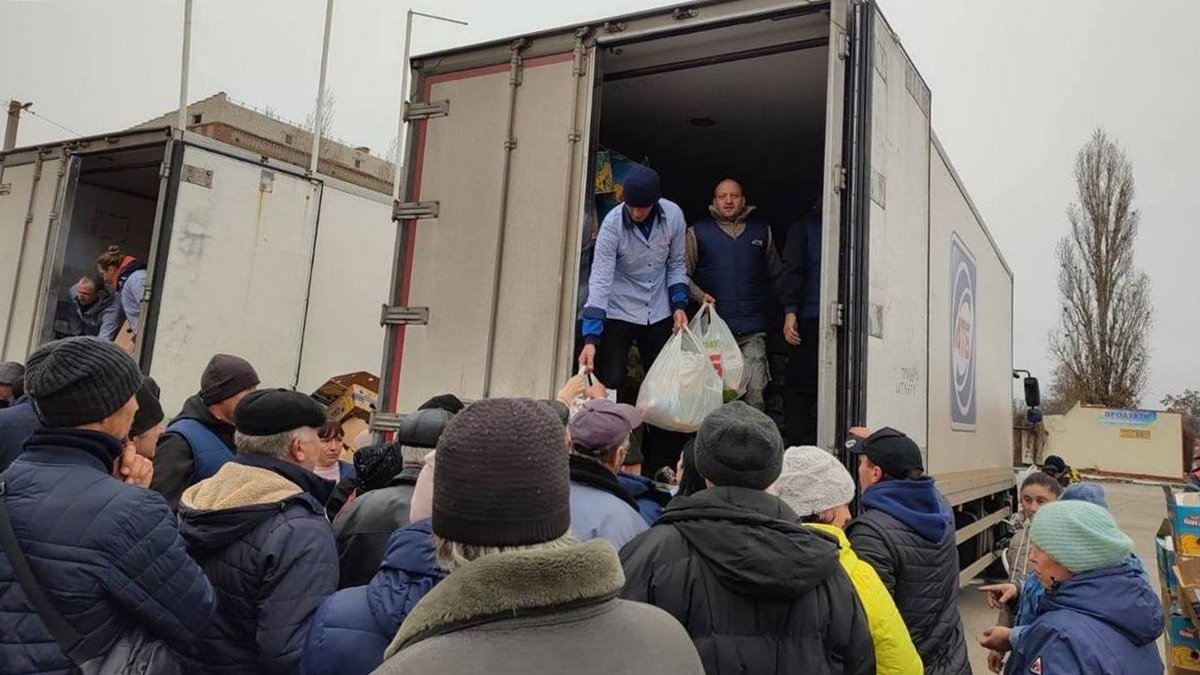 До Снігурівки повертається життя
