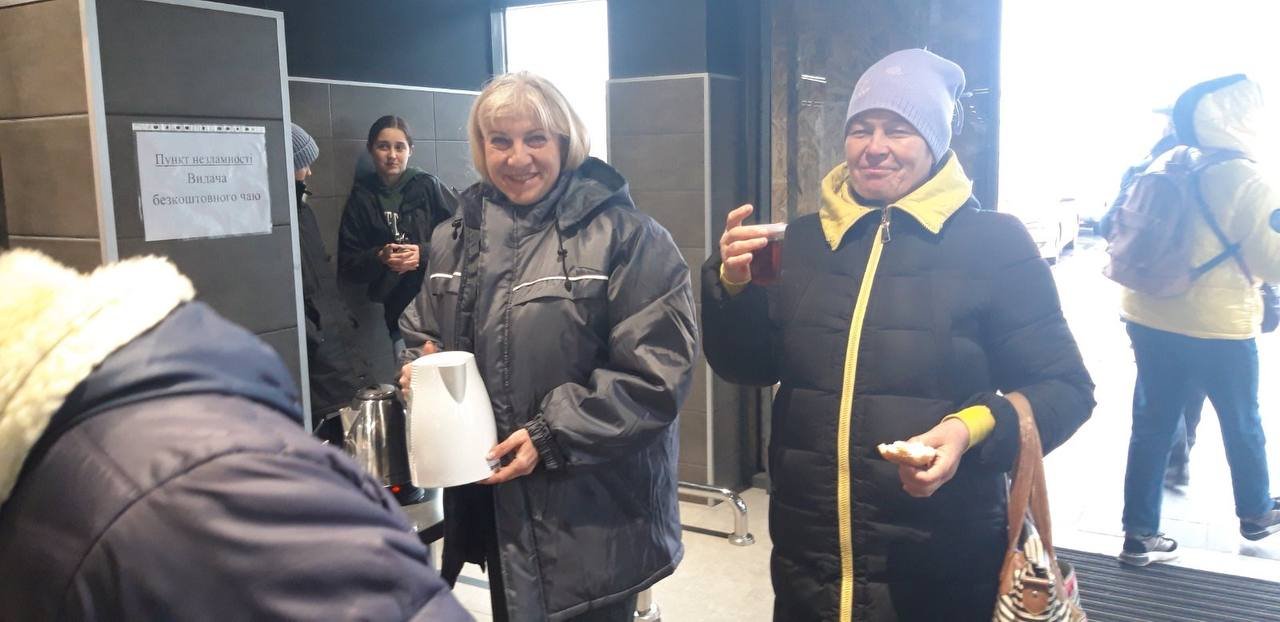 У Херсоні в АТБ можна випити чаю та зарядити телефон У Херсоні в АТБ можна випити чаю та зарядити телефон