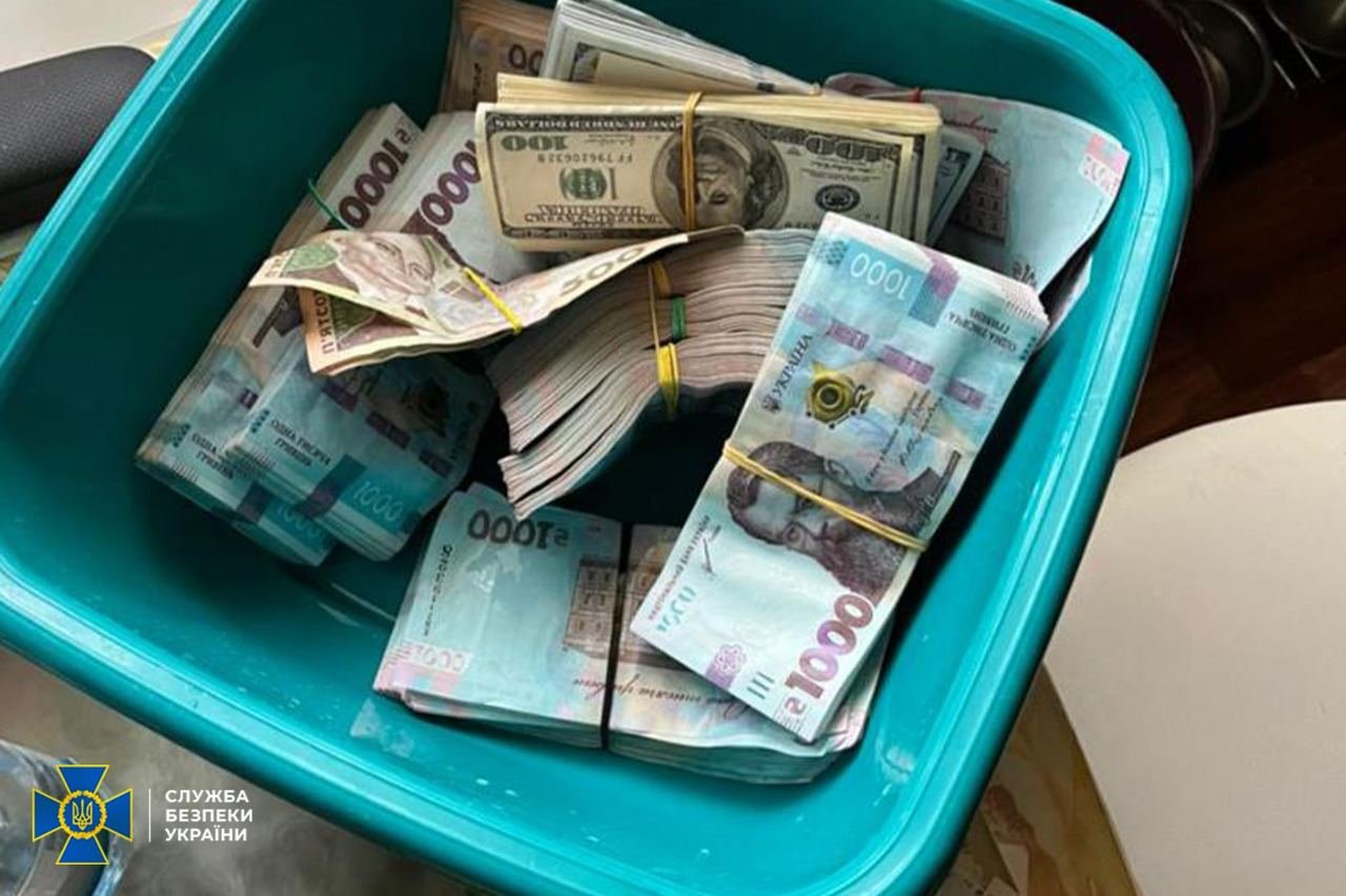 У Лаврі знайдено мільйони гривень