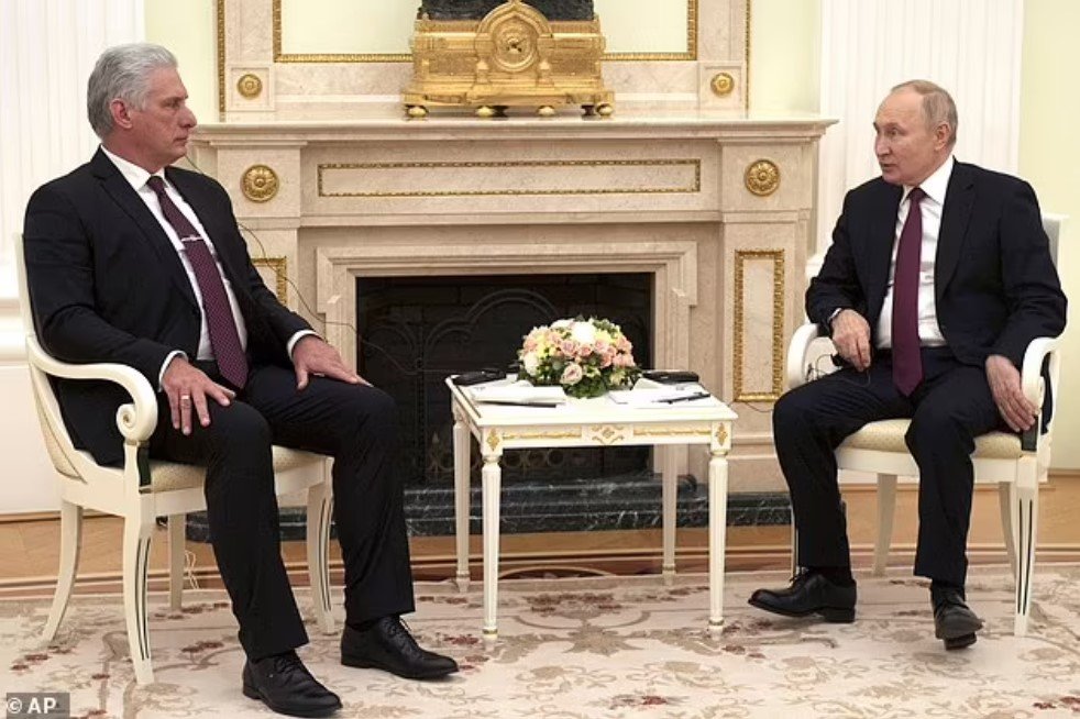 Диктатор на зустріч з прездентом Куби