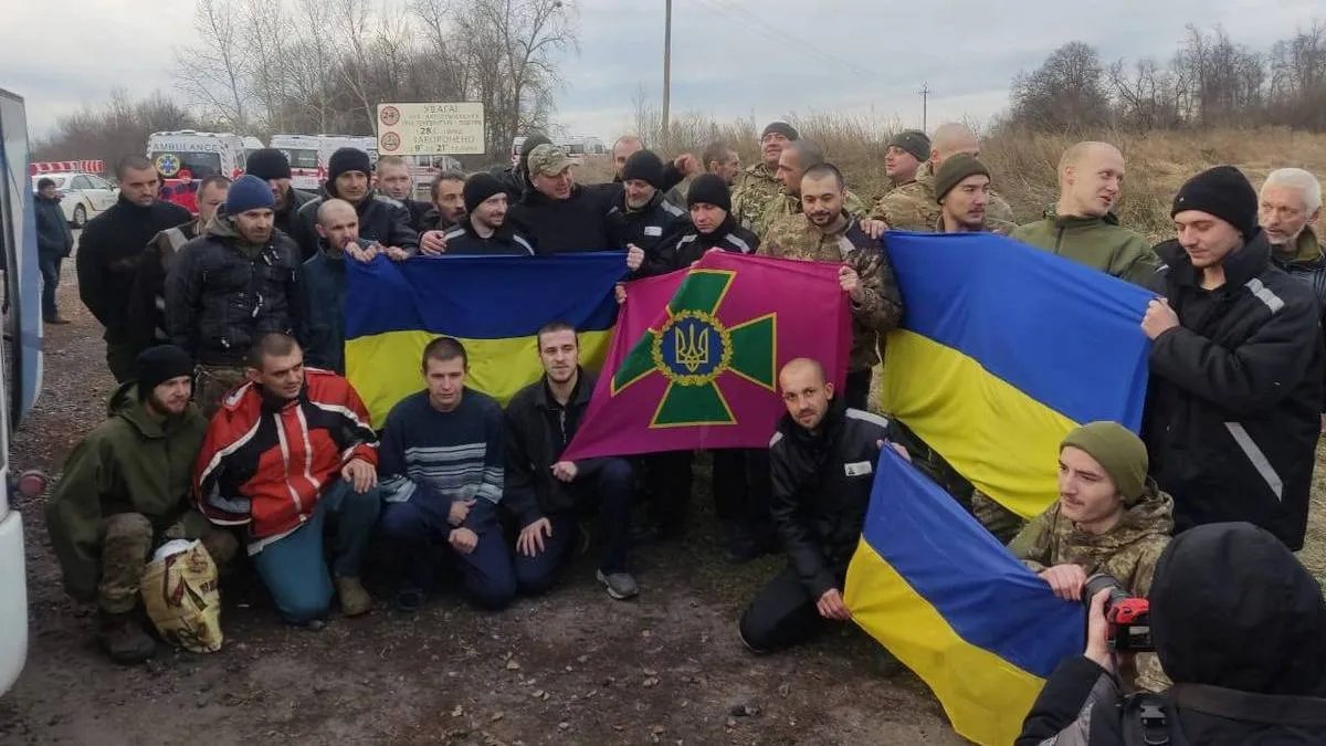 Україна повернула з полону ще півсотні захисників. Серед них оборонці Маріуполя та "Азовсталі" 1 Новини про - Україна повернула з полону ще півсотні захисників. Серед них оборонці Маріуполя та "Азовсталі"