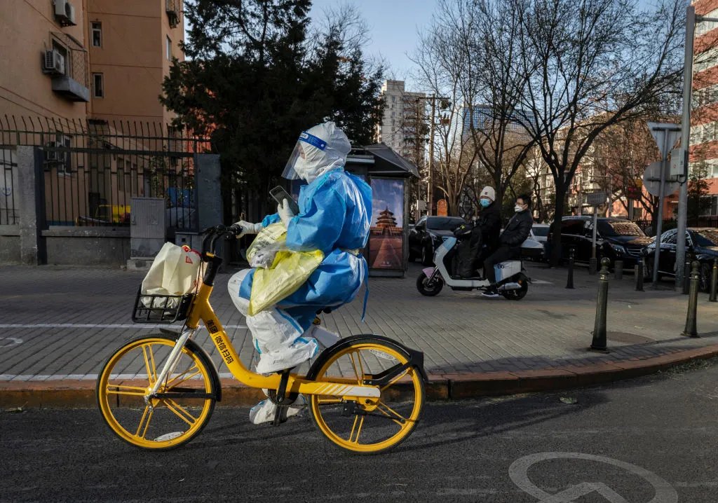 Пекін, 30 листопада, працівниця з контролю за епідемією.