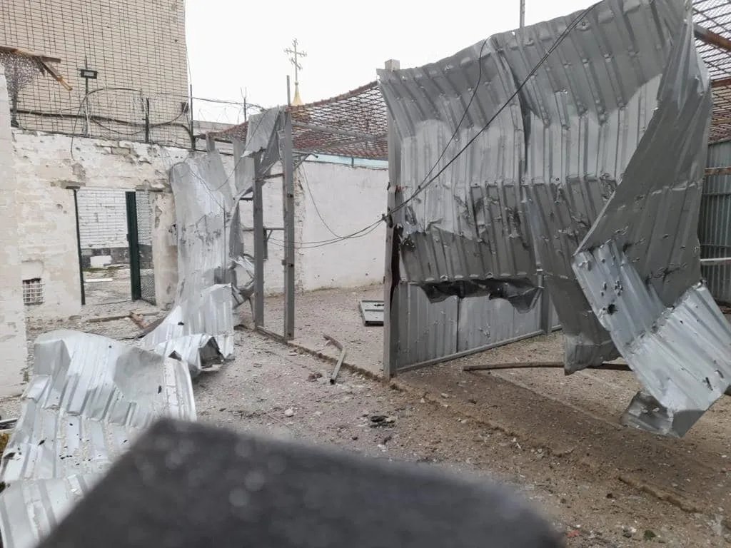 Під час обстрілу Херсону окупанти влучили по СІЗО: є поранені серед персоналу 1