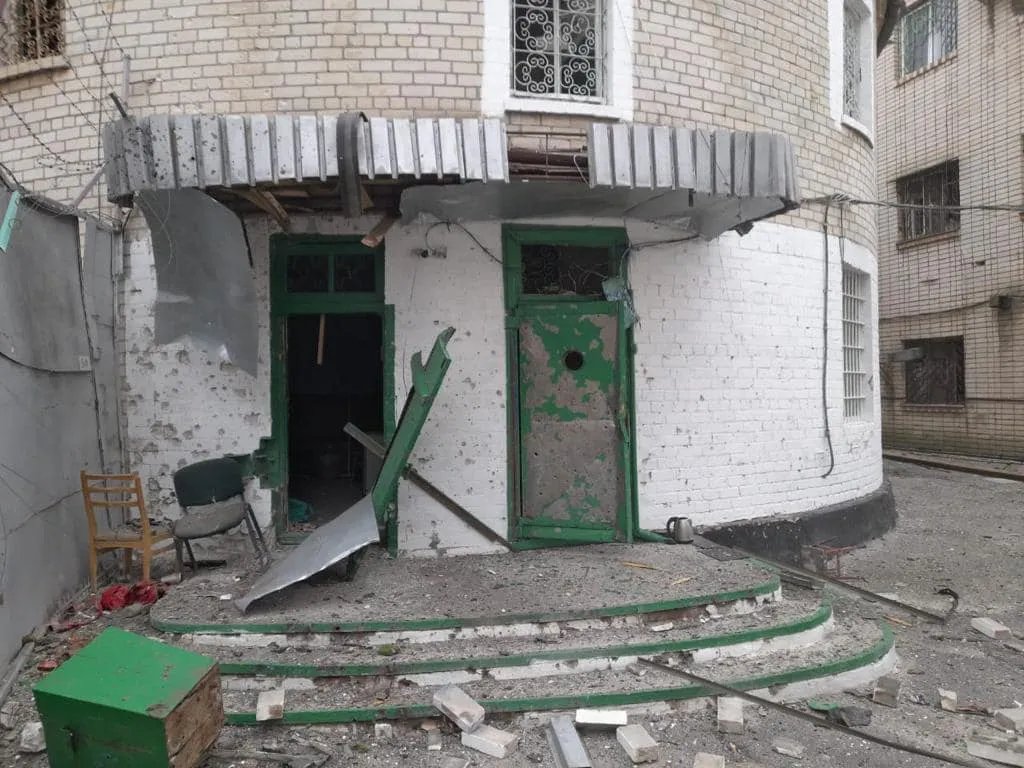 Під час обстрілу Херсону окупанти влучили по СІЗО: є поранені серед персоналу 3
