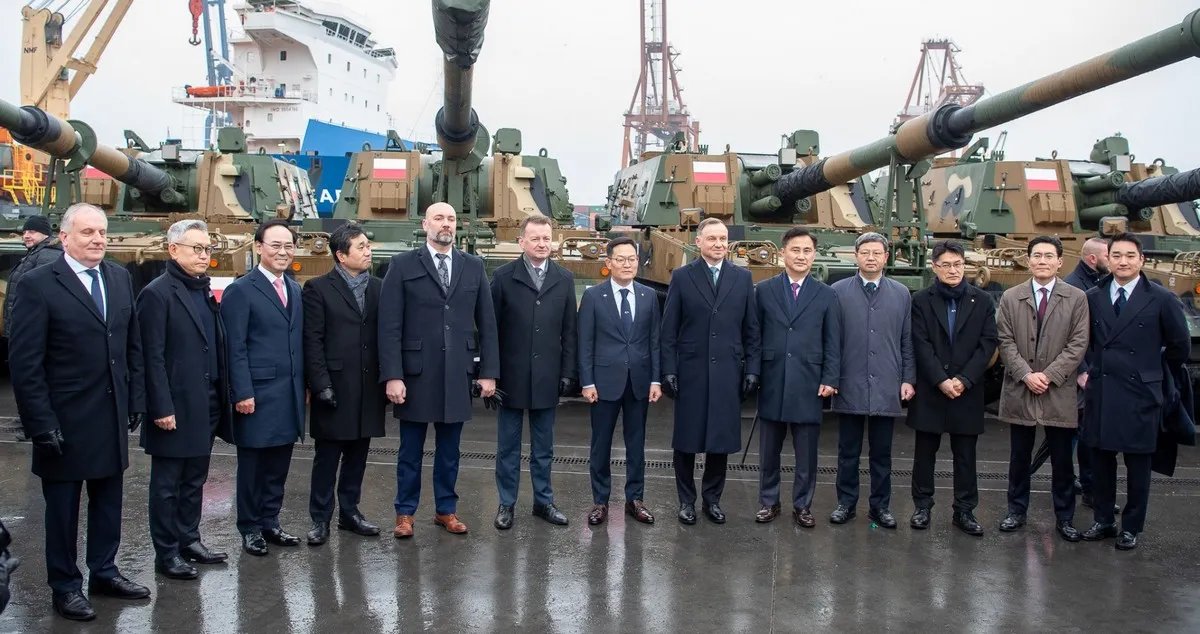 Учасники офіційної церемонії, яка відбулась у Гдині