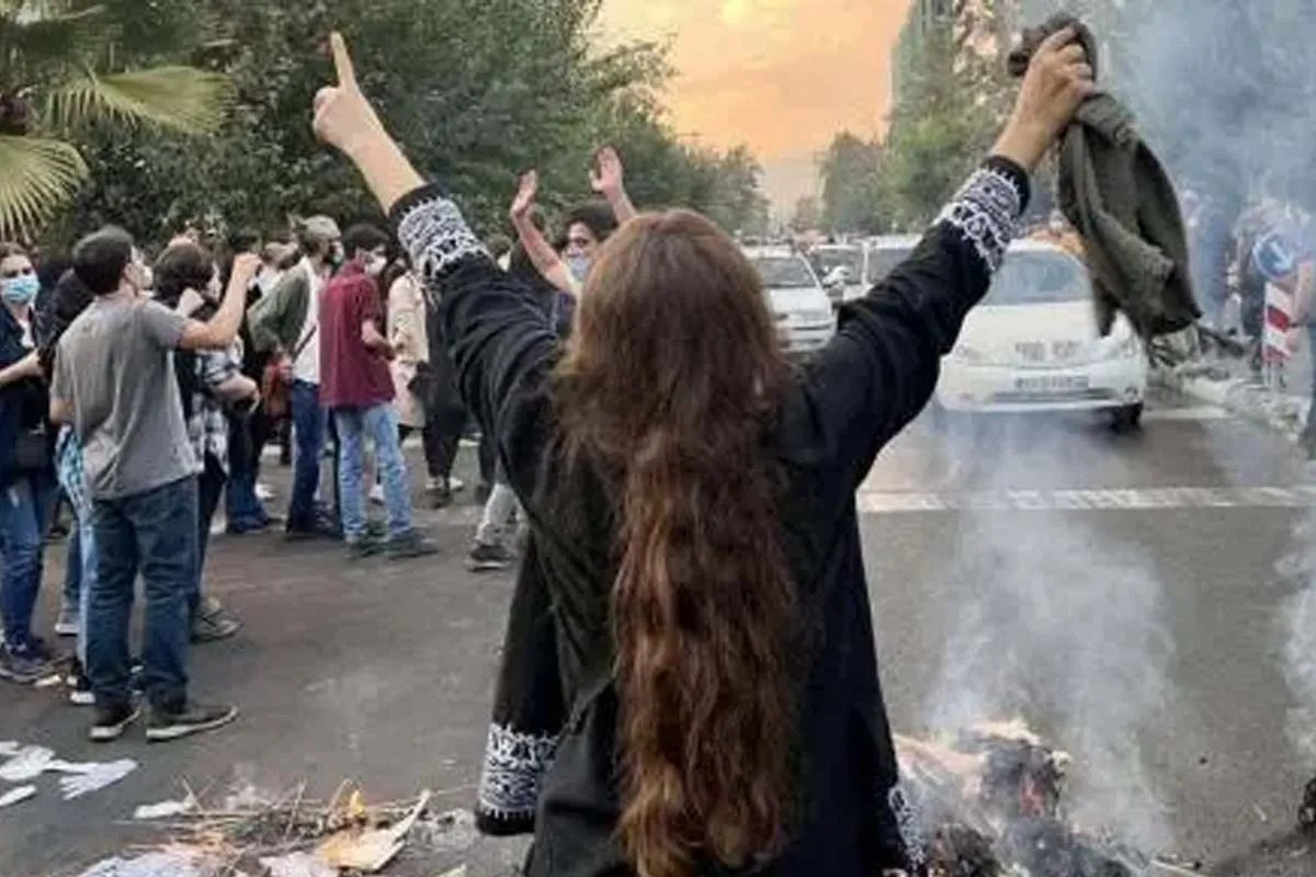 Норма про обов'язковість носіння хіджабу сприймається як втілення затхлості режиму