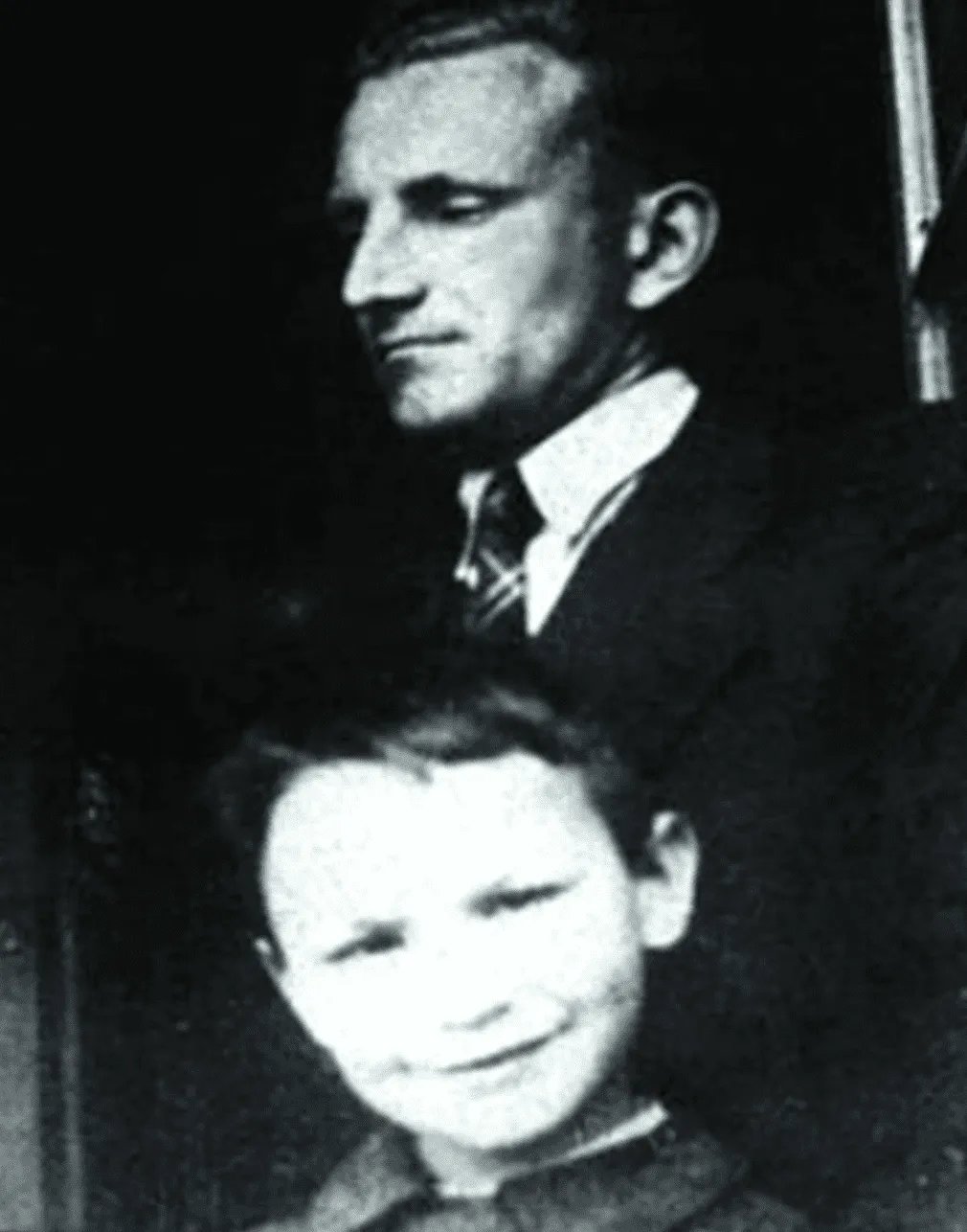 Роман Шухевич із сином Юрієм Роман Шухевич із сином Юрієм