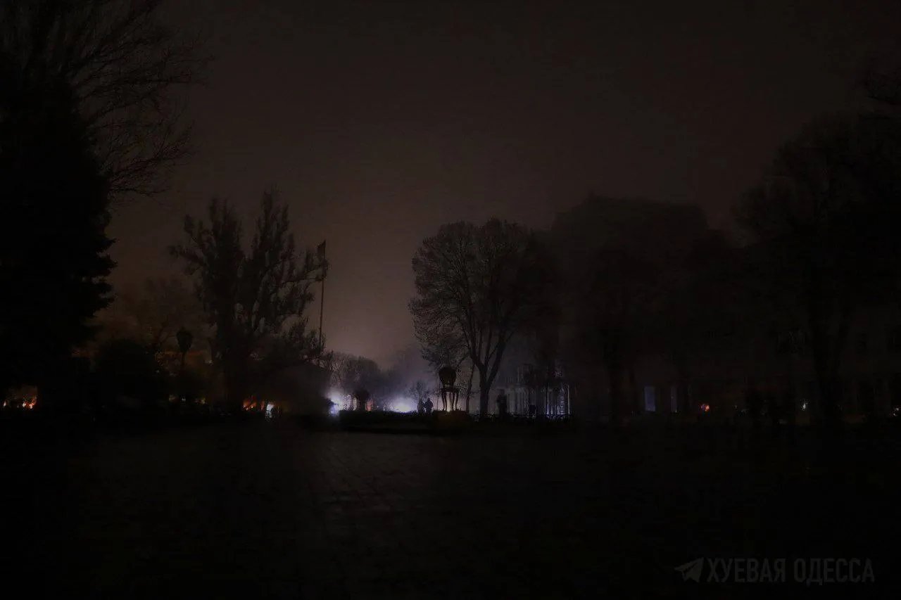 Нічне місто без світла